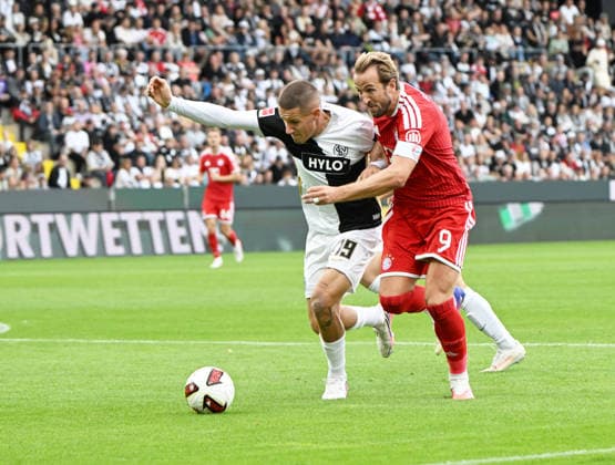 Fussball - Bundesliga - Saison 2026 27 13.09.2025 Ursapharm-Arena SV Elversberg (elv) - FC Bayern München (fcb) Lukas PINKERT (SV Elversberg), li Harry KANE (FC Bayern München) Fussball - Bundesliga - SV Elversberg