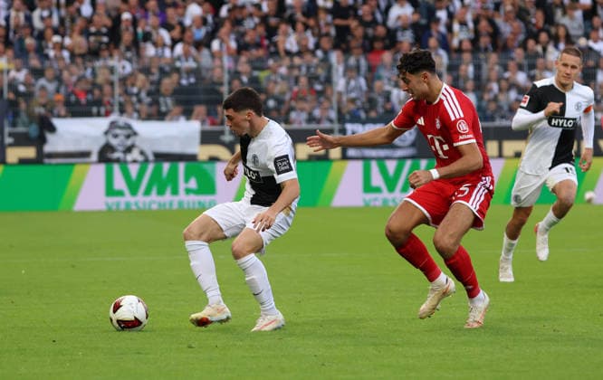 13.09.2026, Fussball, Herren, 1. Bundesliga, Saison 2026 2027, SV 07 Elversberg - FC Bayern München, Felix Keidel (SV 07 Elversberg) Aleksandar Pavlovic (FC Bayern München) Elversberg Ursapharm-Arena an der Kaiserlinde Saarland Deutschland Copyright: xFabianxKleerx