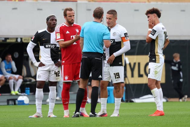 13.09.2026, xrekx, Fussball 1.Bundesliga, SV Elversberg - FC Bayern München v.l. David Mokwa (SV 07 Elversberg) Harry Kane (FC Bayern Muenchen) Schiedsrichter Referee Sascha Stegemann Lukas Pinckert (SV 07 Elversberg) Noah Darvich (SV 07 Elversberg) (DFL DFB REGULATIONS PROHIBIT ANY USE OF PHOTOGRAPHS as IMAGE SEQUENCES and or QUASI-VIDEO) Elversberg