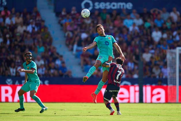 Levante UD v FC Barcelona, Barca - LaLiga EA Sports 2026 27 VALENCIA, SPAIN - SEPTEMBER 13: Rodri of FC Barcelona competes for the ball with Roger Brugue of Levante UD during the LaLiga EA Sports 2026 27 match between Levante UD and FC Barcelona at Estadi Ciutat de Valencia on September 13, 2026, in Valencia, Spain. (Photo by Francisco Macia Photo Players Images Magara Press) Valencia Estadi Ciutat de Valencia Spain Copyright: xFranciscoxMaciax
