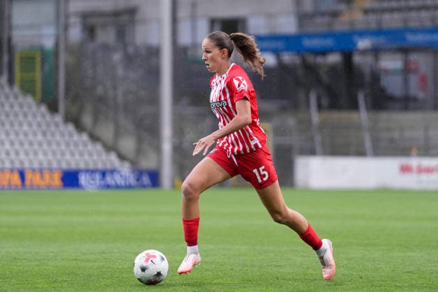 Maj Schneider (SC Freiburg, 15) am Ball , Deutschland, Fussball, GooglePixel Frauen-Bundesliga, 4.Spieltag, 2026 2027, SC Freiburg vs. 1. FSV Mainz 05, 13.09.2026, Dreisamstadion, Freiburg Freiburg Dreisamstadion Baden-Wuerttemberg Deutschland Copyright: xArnexAmbergx