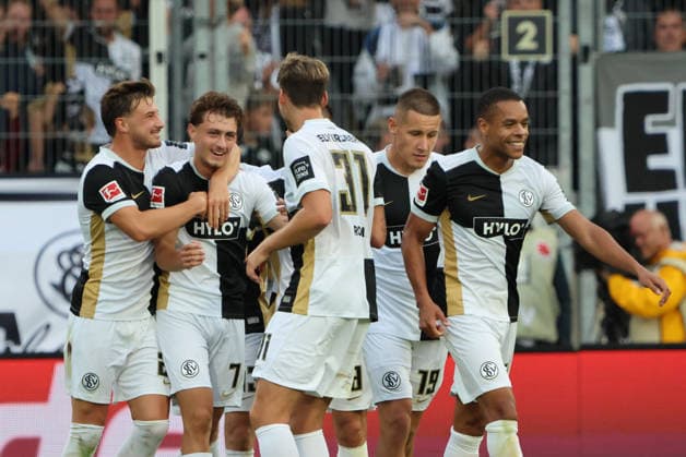 13.09.2026, Fussball, Herren, 1. Bundesliga, Saison 2026 2027, SV 07 Elversberg - FC Bayern München, Torjubel zum 1:1, Torschütze: Maurice Krattenmacher (SV 07 Elversberg) Elversberg Ursapharm-Arena an der Kaiserlinde Saarland Deutschland (DEU) Copyright: xFabianxKleerx