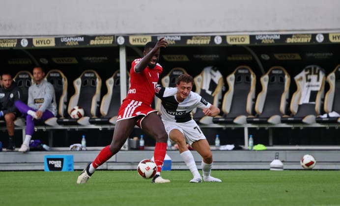 13.09.2026, Fussball, Herren, 1. Bundesliga, Saison 2026 2027, SV 07 Elversberg - FC Bayern München, Dayot Upamecano (FC Bayern München) Maurice Krattenmacher (SV 07 Elversberg) Elversberg Ursapharm-Arena an der Kaiserlinde Saarland Deutschland Copyright: xFabianxKleerx