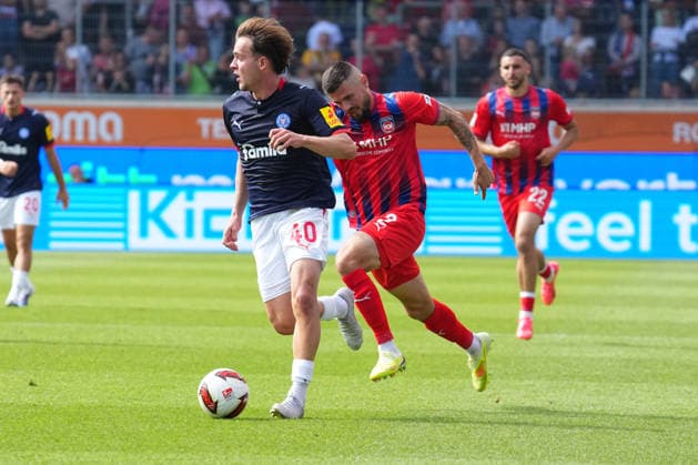 2. Liga, Spieltag 5, Saison 2026 27, FC Heidenheim - Holstein Kiel Leon Parduzi (Holstein Kiel), Marnon Busch (FC Heidenheim) - FC Heidenheim - Holstein Kiel 2. Liga, Spieltag 5, Saison 2026 27, FC Heidenheim - Holstein Kiel Deutschland, Heidenheim, Voith Arena, 13.09.2026