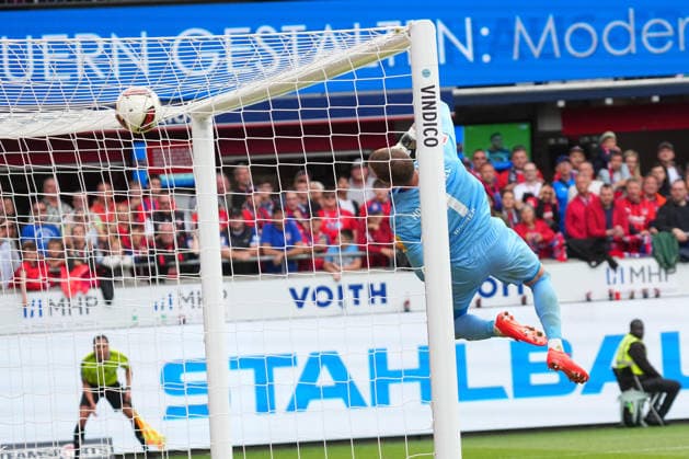 2. Liga, Spieltag 5, Saison 2026 27, FC Heidenheim - Holstein Kiel Luftnummer von Timo Weiner (Holstein Kiel) - FC Heidenheim - Holstein Kiel 2. Liga, Spieltag 5, Saison 2026 27, FC Heidenheim - Holstein Kiel Deutschland, Heidenheim, Voith Arena, 13.09.2026