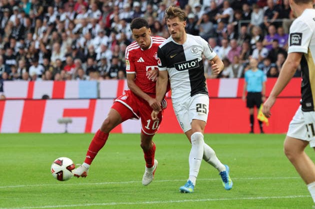 13.09.2026, Fussball, Herren, 1. Bundesliga, Saison 2026 2027, SV 07 Elversberg - FC Bayern München, Jamal Musiala (FC Bayern München), Lukas Petkov (SV 07 Elversberg) Elversberg Ursapharm-Arena an der Kaiserlinde Saarland Deutschland (DEU) Copyright: xFabianxKleerx
