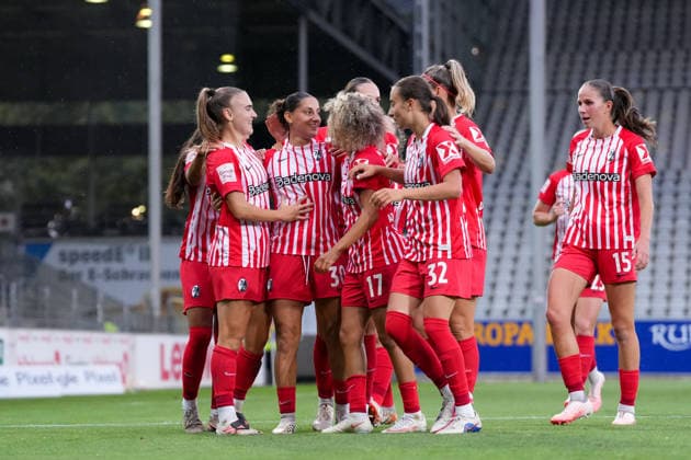 Alena Bienz (SC Freiburg, 08), İlayda Acıkgöz Ilayda Acikgoez (SC Freiburg, 30), Amira Arfaoui (SC Freiburg, 17), Alina Axtmann (SC Freiburg, 03) Torjubel, Emotionen, Jubel, Torerfolg, Abschluss, Treffer , Deutschland, Fussball, GooglePixel Frauen-Bundesliga, 4.Spieltag, 2026 2027, SC Freiburg vs. 1. FSV Mainz 05, 13.09.2026, Dreisamstadion, Freiburg Freiburg Dreisamstadion Baden-Wuerttemberg Deutschland Copyright: xArnexAmbergx