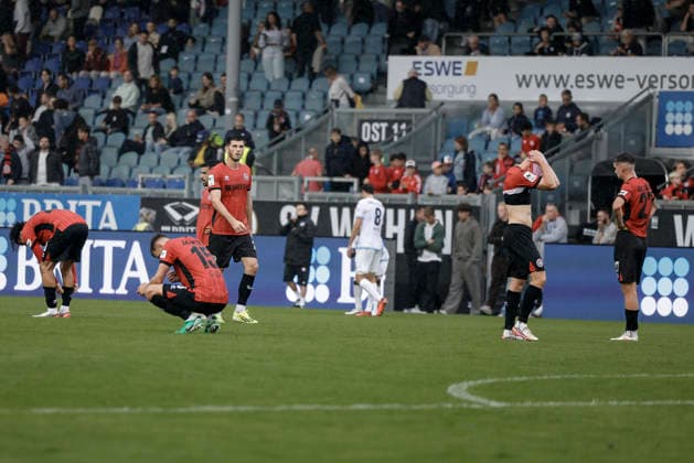 13.09.2026, xhettx, Fussball 3.Liga, SV Wehen Wiesbaden - SV Waldhof Mannheim v.l. Enttäuschung bei Wiesbaden
