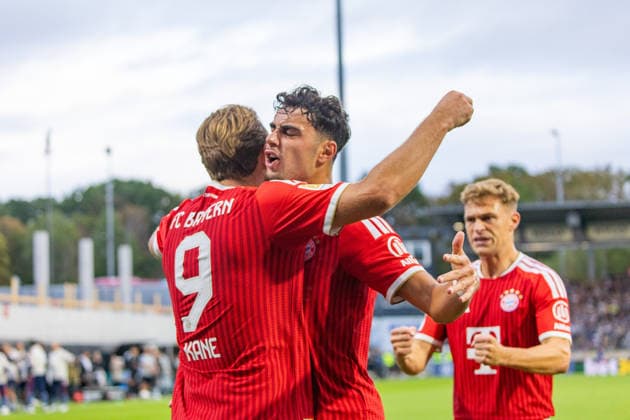 13.09.26 SV Elversberg - FC Bayern München Deutschland, Elversberg, 13.09.2026, Fussball, Bundesliga, Saison 2026 2027, SV Elversberg - FC Bayern München: v.l. Harry Kane, Aleksandar Pavlovic (beide FC Bayern); Jubel Tor 1:2 Kane.