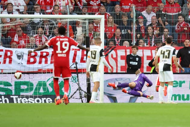 13.09.2026, xrekx, Fussball 1.Bundesliga, SV Elversberg - FC Bayern München v.l. Torschuss zum 1:2 durch Harry Kane (FC Bayern Muenchen) Nicolas Kristof (SV 07 Elversberg) (DFL DFB REGULATIONS PROHIBIT ANY USE OF PHOTOGRAPHS as IMAGE SEQUENCES and or QUASI-VIDEO) Elversberg