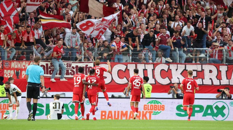 13.09.2026, xrekx, Fussball 1.Bundesliga, SV Elversberg - FC Bayern München v.l. Torjubel nach dem Tor zum celebrating the goal celebrate 1:2 durch Harry Kane (FC Bayern Muenchen) (DFL DFB REGULATIONS PROHIBIT ANY USE OF PHOTOGRAPHS as IMAGE SEQUENCES and or QUASI-VIDEO) Elversberg