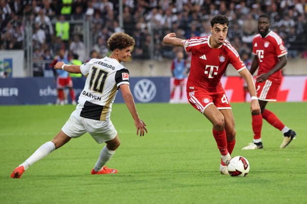 13.09.2026, Fussball, Herren, 1. Bundesliga, Saison 2026 2027, SV 07 Elversberg - FC Bayern München, Aleksandar Pavlovic (FC Bayern München), Noah Darvich (SV 07 Elversberg) Elversberg Ursapharm-Arena an der Kaiserlinde Saarland Deutschland (DEU) Copyright: xFabianxKleerx