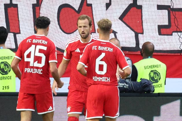 13.09.2026, xrekx, Fussball 1.Bundesliga, SV Elversberg - FC Bayern München v.l. Torjubel nach dem Tor zum celebrating the goal celebrate 1:2 durch Harry Kane (FC Bayern Muenchen) (DFL DFB REGULATIONS PROHIBIT ANY USE OF PHOTOGRAPHS as IMAGE SEQUENCES and or QUASI-VIDEO) Elversberg