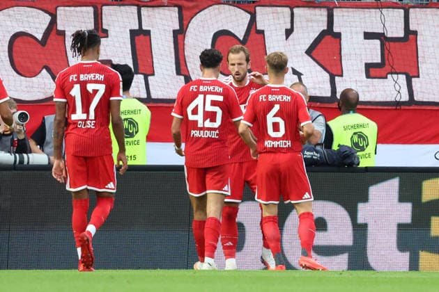 13.09.2026, xrekx, Fussball 1.Bundesliga, SV Elversberg - FC Bayern München v.l. Torjubel nach dem Tor zum celebrating the goal celebrate 1:2 durch Harry Kane (FC Bayern Muenchen) (DFL DFB REGULATIONS PROHIBIT ANY USE OF PHOTOGRAPHS as IMAGE SEQUENCES and or QUASI-VIDEO) Elversberg