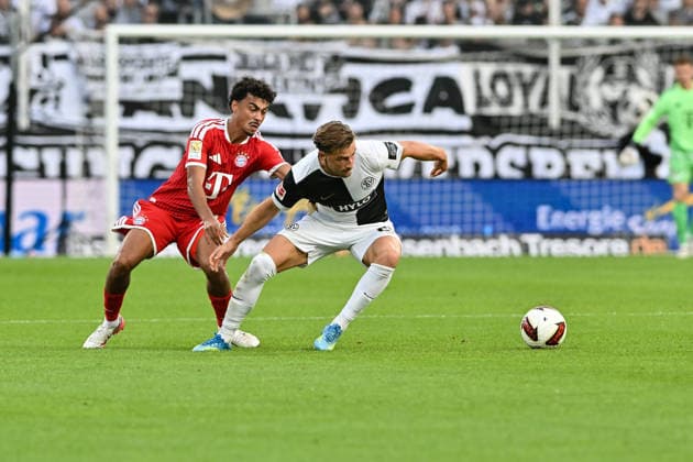 1. Fussball Bundesliga: SV Elversberg - FC Bayern Muenchen, 13.09.2026 ELVERSBERG, GERMANY; 13. SEPTEMBER: im Duell Nathaniel BROWN (FC Bayern Munich 11) und Lukas PETKOV (SV Elversberg 25) während dem Match der Bundesliga zwischen der SV Elversberg und dem FC Bayern München am 3. Spieltag in der Ursapharm-Arena an der Kaiserlinde DFL REGULATIONS PROHIBIT ANY USE OF PHOTOGRAPHS AS IMAGE SEQUENCES AND OR QUASI-VIDEO Copyright: xBEAUTIFULxSPORTS Goldbergx