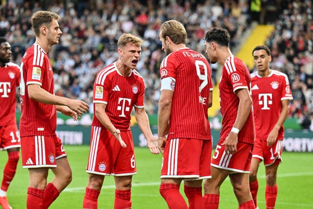 1. Fussball Bundesliga: SV Elversberg - FC Bayern Muenchen, 13.09.2026 ELVERSBERG, GERMANY; 13. SEPTEMBER: Jubel der Bayern nach dem Treffer zum 1-2 durch Harry KANE (FC Bayern Munich 9) Tor Torschuetze Freude Happy während dem Match der Bundesliga zwischen der SV Elversberg und dem FC Bayern München am 3. Spieltag in der Ursapharm-Arena an der Kaiserlinde DFL REGULATIONS PROHIBIT ANY USE OF PHOTOGRAPHS AS IMAGE SEQUENCES AND OR QUASI-VIDEO Copyright: xBEAUTIFULxSPORTS Goldbergx