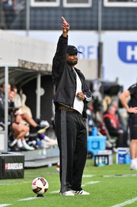 1. Fussball Bundesliga: SV Elversberg - FC Bayern Muenchen, 13.09.2026 ELVERSBERG, GERMANY; 13. SEPTEMBER: im Bild Vincent KOMPANY Trainer FC Bayern München Einzelfoto Freisteller während dem Match der Bundesliga zwischen der SV Elversberg und dem FC Bayern München am 3. Spieltag in der Ursapharm-Arena an der Kaiserlinde DFL REGULATIONS PROHIBIT ANY USE OF PHOTOGRAPHS AS IMAGE SEQUENCES AND OR QUASI-VIDEO Copyright: xBEAUTIFULxSPORTS Goldbergx