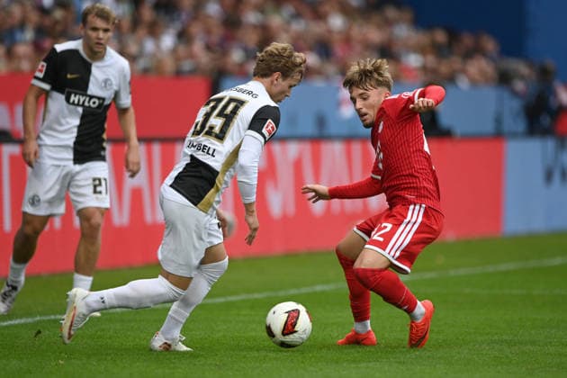 Cole CAMPBELL (Elversberg) gegen Lennart KARL (M) Aktion, Zweikampf, Fussball 1. Bundesliga, 3.Spieltag, matchday3, Spieltag3, SV 07 Elversberg - FC Bayern Muenchen am 13.09.2026 in der Ursapharm-Arena an der Kaiserlinde, Waldstadion in Elversberg Deutschland. DFL regulations prohibit any use of photographs as image sequences and or quasi-video Â