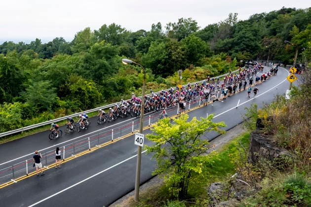 September 13, 2026, Montreal, Pq, CANADA: The main pack cycles through a section of Mount Royal during the Grand Prix Cyclistes de Montreal on Sunday, Sept. 13, 2026. Canada News - September 13, 2026  - ZUMAc35_ 20260913_zaf_c35_010 Copyright: xChristopherxKatsarovx