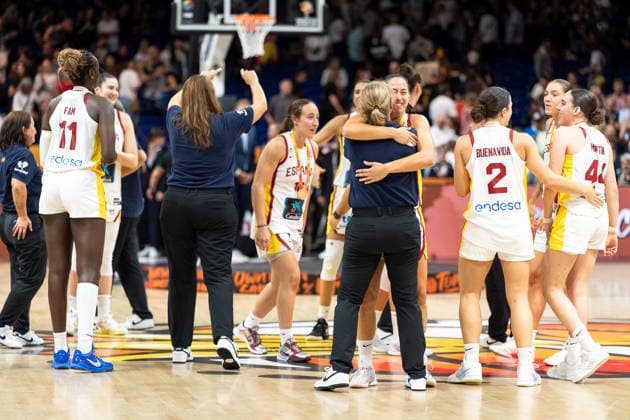 deutsche Mannschaft jubelt Jubel nach Sieg Spielende, Maria Conde (Spanien, 10), Awa Fam (Spanien, 11), Alicia Florez (Spanien, 18), Maite Cazorla (Spanien, 05), GER, Spanien vs. Deutschland, Basketball, FIBA Women s World Cup 2026, Spiel um Platz 3, 13.09.2026 GER, Spanien vs. Deutschland, Basketball, FIBA Women s World Cup 2026, Spiel um Platz 3, 13.09.2026 Berlin Copyright: xEibner-Pressefoto MaxxVincenx EP_MVN