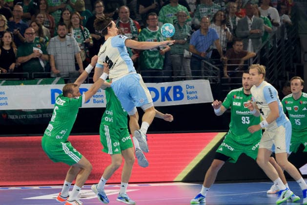 13.09.2026, GER Deutschland, Handball, 1.Bundesliga, 27.08.2026, Saison 2026 2027, Berlin, Fuechse Berlin vs Gummersbach Max Darj ( Fuechse Berlin 5 ), Mijajlo Marsenic ( Fuechse Berlin 93 ), MIRO SCHLUROFF ( VfL Gummersbach 15 ), ELLIDI VIDARSSON ( VfL Gummersbach 4 ) nordphoto GmbH Engler Berlin Max-Schmeling-Halle Berlin Deutschland Copyright: xNordphotox xEnglerx