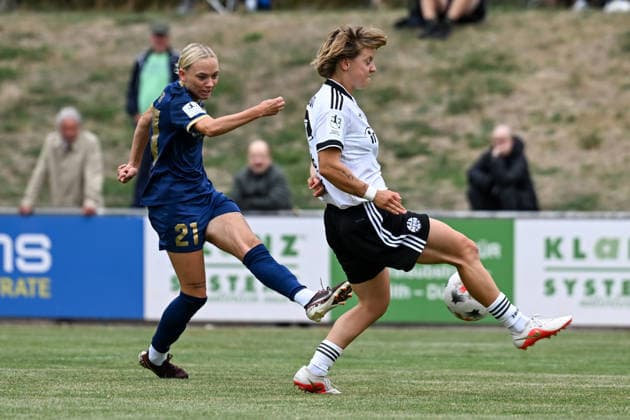 13.09.2026, Fußball, 2. Frauen-Bundesliga, 2026 2027, 6. Spieltag, SG 99 Andernach - Eintracht Frankfurt U20 Katharina Rust (3 Frankfurt U20) blockt den Schuss von Isabel Pfeiffer (21 Andernach.