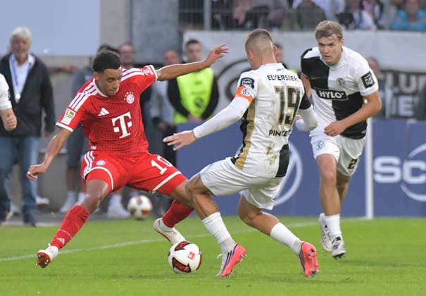 13.09.2026, xblx, Fussball 1.Bundesliga, SV Elversberg - FC Bayern München v.l. Jamal Musiala (FC Bayern Muenchen), Lukas Pinckert (SV 07 ELVERSBERG) (DFL DFB REGULATIONS PROHIBIT ANY USE OF PHOTOGRAPHS as IMAGE SEQUENCES and or QUASI-VIDEO) Elversberg