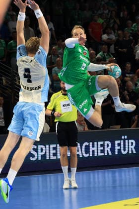 13.09.2026, GER Deutschland, Handball, 1.Bundesliga, 27.08.2026, Saison 2026 2027, Berlin, Fuechse Berlin vs Gummersbach Mathias Gidsel ( Fuechse Berlin 19 ), ELLIDI VIDARSSON ( VfL Gummersbach 4 ) nordphoto GmbH Engler Berlin Max-Schmeling-Halle Berlin Deutschland Copyright: xNordphotox xEnglerx