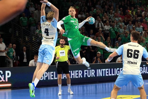 13.09.2026, GER Deutschland, Handball, 1.Bundesliga, 27.08.2026, Saison 2026 2027, Berlin, Fuechse Berlin vs Gummersbach Mathias Gidsel ( Fuechse Berlin 19 ), ELLIDI VIDARSSON ( VfL Gummersbach 4 ) nordphoto GmbH Engler Berlin Max-Schmeling-Halle Berlin Deutschland Copyright: xNordphotox xEnglerx