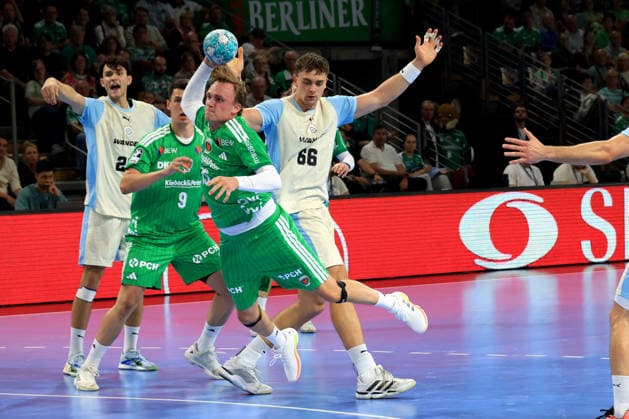 13.09.2026, GER Deutschland, Handball, 1.Bundesliga, 27.08.2026, Saison 2026 2027, Berlin, Fuechse Berlin vs Gummersbach Tobias Grondahl ( Fuechse Berlin 15 ), Simak, Frederik ( Fuechse Berlin 9 ), STEPAN ZEMAN ( VfL Gummersbach 66 ), Nikola Roganovic ( VfL Gummersbach 23 ) nordphoto GmbH Engler Berlin Max-Schmeling-Halle Berlin Deutschland Copyright: xNordphotox xEnglerx