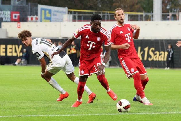 13.09.2026, xrekx, Fussball 1.Bundesliga, SV Elversberg - FC Bayern München v.l. Noah Darvich (SV 07 Elversberg) Alphonso Davies (FC Bayern Muenchen) Harry Kane (FC Bayern Muenchen) (DFL DFB REGULATIONS PROHIBIT ANY USE OF PHOTOGRAPHS as IMAGE SEQUENCES and or QUASI-VIDEO) Elversberg