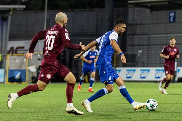 Deutschland: TSG Hoffenheim II vs Fortuna Köln, 3. Liga, Saison 2026 27, Dietmar-Hopp-Stadion (Sinsheim): Klaus Gjasula, (TSG Hoffenheim II, 5) am Ball, Adrian Stanilewicz, (Fortuna Köln, 20) Sinsheim Dietmar-Hopp-Stadion Baden Württemberg Deutschland Copyright: xBenedictxChristx