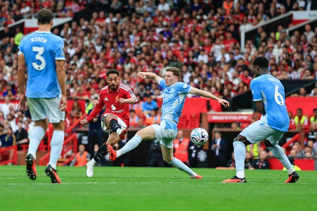 Manchester United, ManU v Manchester City, Premier League Matheus Cunha (10) of Manchester United has a shot on goal during the Premier League match between Manchester United and Manchester City at Old Trafford, Manchester, UK on 13 September 2026. Manchester Old Trafford Greater Manchester UK Editorial use only DataCo restrictions apply See www.football-dataco.com , Copyright: xConorxMolloyx PSI-24872-0061
