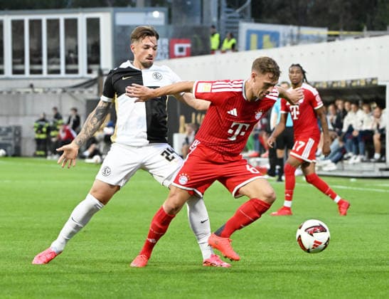 Fussball - Bundesliga - Saison 2026 27 13.09.2025 Ursapharm-Arena SV Elversberg (elv) - FC Bayern München (fcb) 1:2 Luca SCHNELLBACHER (SV Elversberg), li - Joshua KIMMICH (FC Bayern München) Fussball - Bundesliga - SV Elversberg