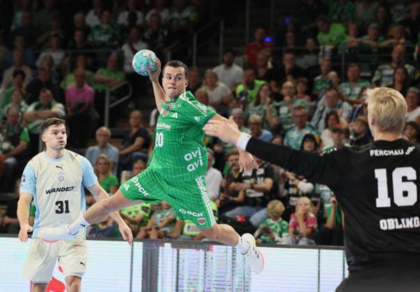 GER HBL Saison 2026 2027 FÜCHSE Berlin vs. VfL Gummersbach, 13.09.26, MAX-SCHMELING-HALLE, Berlin, Tim FREIHÖFER (Füchse Berlin 20) wirft von aussen gegen Bertram OBLING (VfL Gummersbach 16)