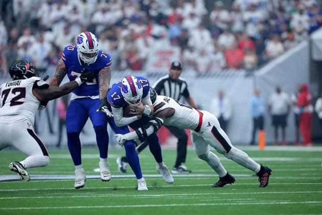 September 13, 2026, Houston, Texas, U.S: Buffalo Bills quarterback Josh Allen (17) is tackled by Houston Texans linebacker Azeez al-Shaair (0) while carrying the ball during the first quarter of the NFL, American Football Herren, USA regular season game between the Houston Texans and the Buffalo Bills at Reliant Stadium in Houston, TX on September 13, 2026. Houston U.S - ZUMAw137 20260913_aap_w137_040 Copyright: xErikxWilliamsx