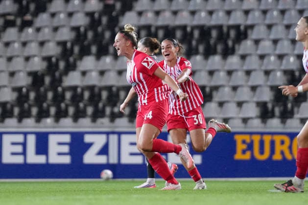Carina Brunold (SC Freiburg, 14) und İlayda Acıkgöz Ilayda Acikgoez (SC Freiburg, 30) Torjubel, Emotionen, Jubel, Torerfolg, Abschluss, Treffer , Deutschland, Fussball, GooglePixel Frauen-Bundesliga, 4.Spieltag, 2026 2027, SC Freiburg vs. 1. FSV Mainz 05, 13.09.2026, Dreisamstadion, Freiburg Freiburg Dreisamstadion Baden-Wuerttemberg Deutschland Copyright: xArnexAmbergx
