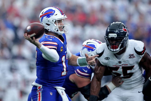 September 13, 2026, Houston, Texas, U.S: Buffalo Bills quarterback Josh Allen (17) throws a pass to the near sideline during the first quarter of the NFL, American Football Herren, USA regular season game between the Houston Texans and the Buffalo Bills at Reliant Stadium in Houston, TX on September 13, 2026. NFL 2026 - Buffalo Bills Vs Houston Texans  - ZUMAw137 20260913_aap_w137_020 Copyright: xErikxWilliamsx
