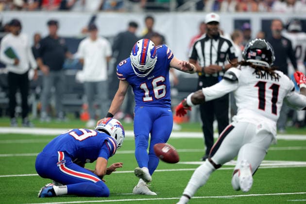 September 13, 2026, Houston, Texas, U.S: Buffalo Bills place kicker Tyler Bass (16) kicks a field goal during the first quarter of the NFL, American Football Herren, USA regular season game between the Houston Texans and the Buffalo Bills at Reliant Stadium in Houston, TX on September 13, 2026. NFL 2026 - Buffalo Bills Vs Houston Texans  - ZUMAw137 20260913_aap_w137_024 Copyright: xErikxWilliamsx