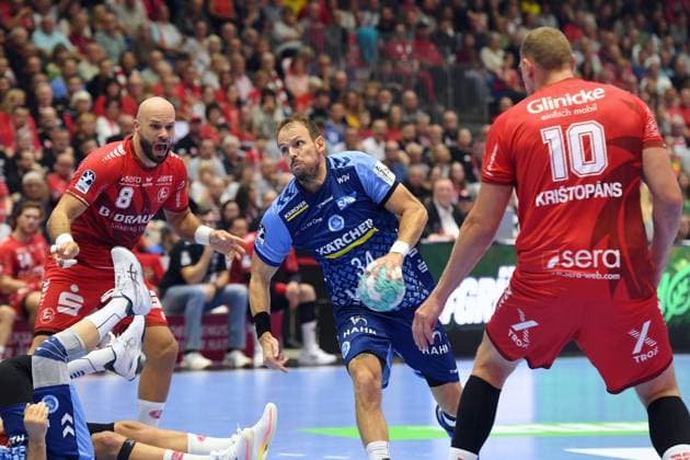 Kai Haefner (TVB Stuttgart 34) beim Wurf; Adrian Sipos (MT Melsungen 8) (L), Dainis Kristopans (MT Melsungen 10) , GER, MT Melsungen - TVB 1898 Stuttgart, Handball, 1. Bundesliga, 4. Spieltag, Saison 2026 2027, 13.09.2026, GER, MT Melsungen - TVB Stuttgart, Handball, 1. Bundesliga, 4. Spieltag, Saison 2026 2027, 13.09.2026 Kassel Copyright: xEibner-Pressefotox xRolandxSippelx EP_RSL