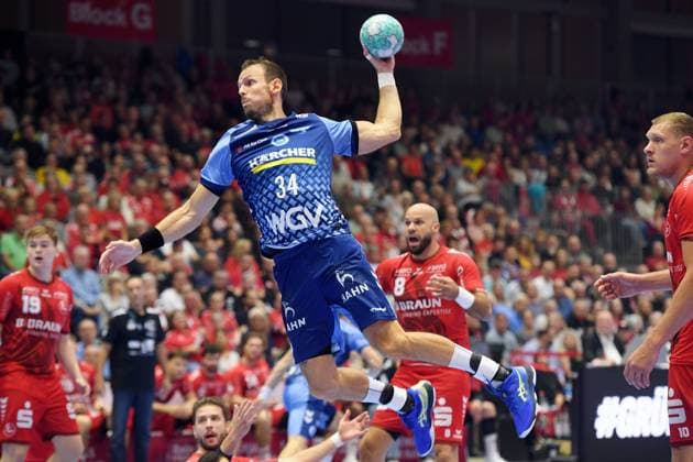 Kai Haefner (TVB Stuttgart 34) beim Wurf; Adrian Sipos (MT Melsungen 8), Dainis Kristopans (MT Melsungen 10) (R) , GER, MT Melsungen - TVB 1898 Stuttgart, Handball, 1. Bundesliga, 4. Spieltag, Saison 2026 2027, 13.09.2026, GER, MT Melsungen - TVB Stuttgart, Handball, 1. Bundesliga, 4. Spieltag, Saison 2026 2027, 13.09.2026 Kassel Copyright: xEibner-Pressefotox xRolandxSippelx EP_RSL