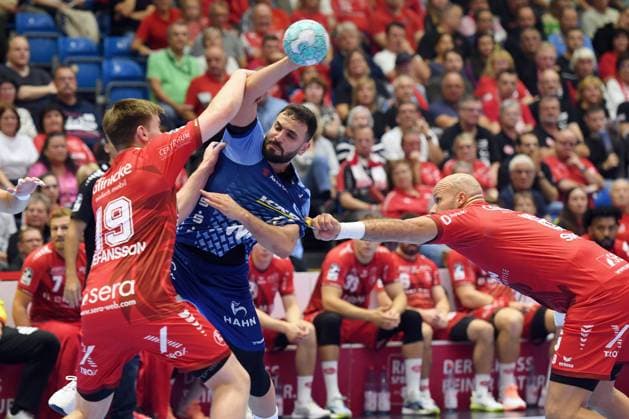 Mohamed Amine Darmoul (TVB Stuttgart 70) (am Ball), Reynir Thor Stefansson (MT Melsungen 19), Adrian Sipos (MT Melsungen 8) (R) , GER, MT Melsungen - TVB 1898 Stuttgart, Handball, 1. Bundesliga, 4. Spieltag, Saison 2026 2027, 13.09.2026, GER, MT Melsungen - TVB Stuttgart, Handball, 1. Bundesliga, 4. Spieltag, Saison 2026 2027, 13.09.2026 Kassel Copyright: xEibner-Pressefotox xRolandxSippelx EP_RSL