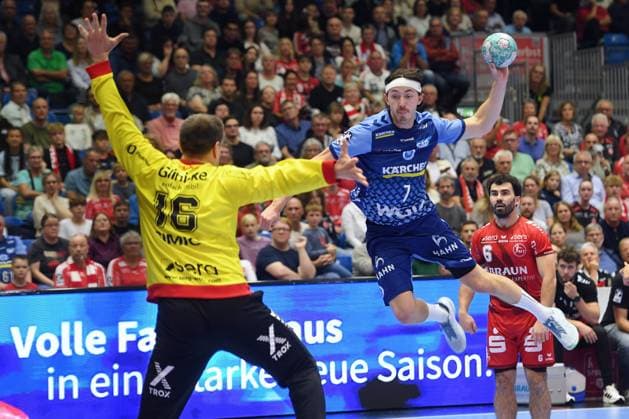 Kasper Thorsen Lien (TVB Stuttgart 7) schietert an Nebojsa Simic (Torwart MT Melsungen 16), Erik Balenciaga (MT Melsungen 6) (hinten) , GER, MT Melsungen - TVB 1898 Stuttgart, Handball, 1. Bundesliga, 4. Spieltag, Saison 2026 2027, 13.09.2026, GER, MT Melsungen - TVB Stuttgart, Handball, 1. Bundesliga, 4. Spieltag, Saison 2026 2027, 13.09.2026 Kassel Copyright: xEibner-Pressefotox xRolandxSippelx EP_RSL