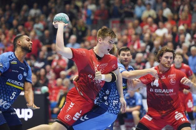 Reynir Thor Stefansson (MT Melsungen 19) (am Ball), Philipp Ahouansou (TVB Stuttgart 5) (L), Johannes Golla (MT Melsungen 14) (R) , GER, MT Melsungen - TVB 1898 Stuttgart, Handball, 1. Bundesliga, 4. Spieltag, Saison 2026 2027, 13.09.2026, GER, MT Melsungen - TVB Stuttgart, Handball, 1. Bundesliga, 4. Spieltag, Saison 2026 2027, 13.09.2026 Kassel Copyright: xEibner-Pressefotox xRolandxSippelx EP_RSL