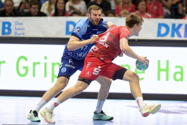 Reynir Thor Stefansson (MT Melsungen 19) (am Ball); Samuel Roethlisberger (TVB Stuttgart 17) , GER, MT Melsungen - TVB 1898 Stuttgart, Handball, 1. Bundesliga, 4. Spieltag, Saison 2026 2027, 13.09.2026, GER, MT Melsungen - TVB Stuttgart, Handball, 1. Bundesliga, 4. Spieltag, Saison 2026 2027, 13.09.2026 Kassel Copyright: xEibner-Pressefotox xRolandxSippelx EP_RSL