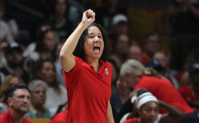 Trainerin Cara Lawson gibt Anweisungen Aktion Oberkörper Basketball FIBA World Cup Weltmeisterschaft Frauen WM Finale Saison 2026 2027 13.09.2026 Frankreich vs USA