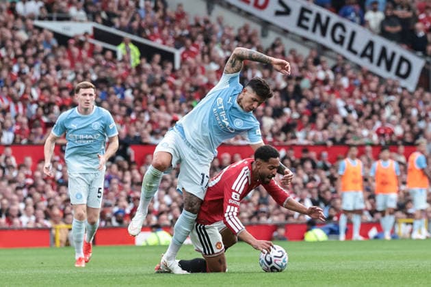 Premier League: Manchester United, ManU v Manchester City Enzo Fernandez of Manchester City fouled Matheus Cunha of Manchester United during the Premier League match Manchester United vs Manchester City at Old Trafford, Manchester, United Kingdom on 13 September 2026 (Photo by Mark Cosgrove News Images) Manchester Old Trafford Greater Manchester United Kingdom Copyright: xMarkxCosgrove NewsxImagesx