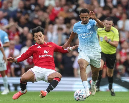 Premier League: Manchester United, ManU v Manchester City Lisandro Martinez of Manchester United and Iliman Ndiaye of Manchester City battle for the ball during the Premier League match Manchester United vs Manchester City at Old Trafford, Manchester, United Kingdom on 13 September 2026 (Photo by Mark Cosgrove News Images) Manchester Old Trafford Greater Manchester United Kingdom Copyright: xMarkxCosgrove NewsxImagesx