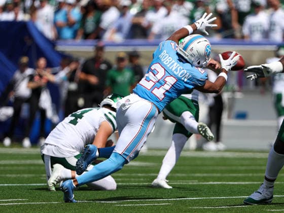 Sep 13, 2026; Nashville, TN, USA; Tennessee Titans cornerback Micah Robinson (21) attempts to block a field goal by the Jets during the NFL, American Football Herren, USA regular season game between the New York Jets and Tennessee Titans at Nissan Stadium. Mandatory Credit: -Cal Media Nashville USA - ZUMAc04_ 20260913_zma_c04_050 Copyright: xStephenxFurstx