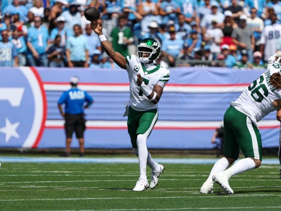 Sep 13, 2026; Nashville, TN, USA; New York Jets quarterback Geno Smith (7) passes the ball during the NFL, American Football Herren, USA regular season game between the New York Jets and Tennessee Titans at Nissan Stadium. Mandatory Credit: -Cal Media Nashville USA - ZUMAc04_ 20260913_zma_c04_051 Copyright: xStephenxFurstx